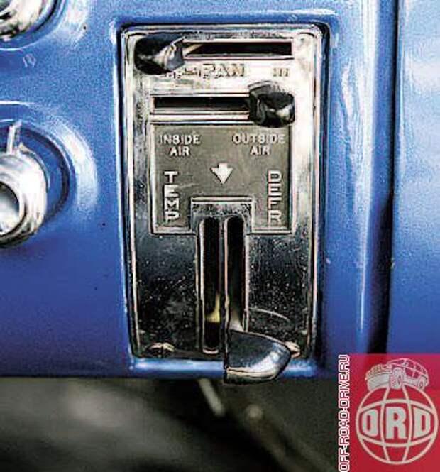 А вот управление режимами «печки», особенно на фоне остальных выключателей, оказалось вполне информативным. Есть повод порадоваться: ведь только на этом блоке ручек имеются хоть какие-то обозначения.