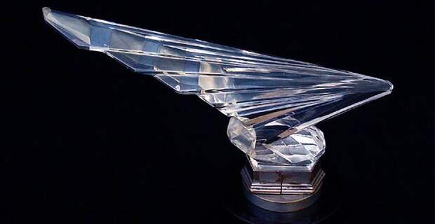 Автомобильные эмблемы на капотах (33 фото)