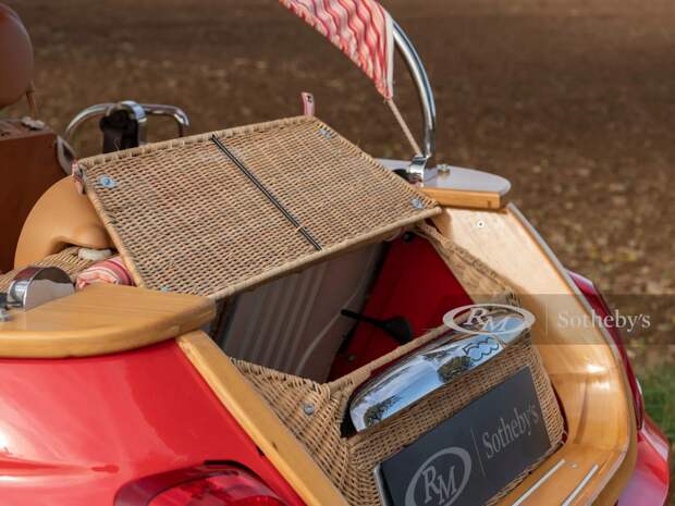 Пляжный Fiat 500 Jolly Conversion 2010 года с плетёным интерьером