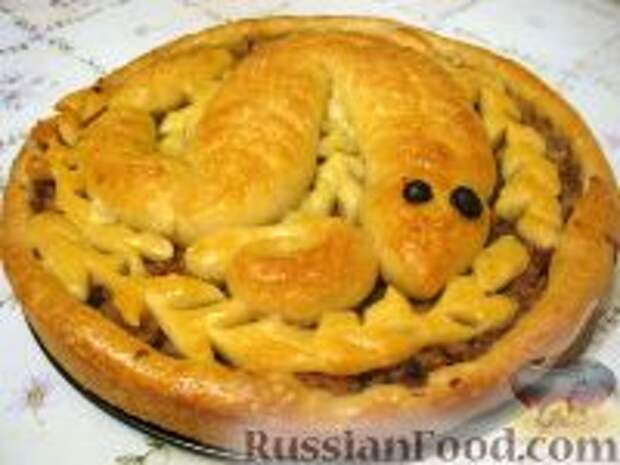 Фото к рецепту: Пирог с мясом и капустой