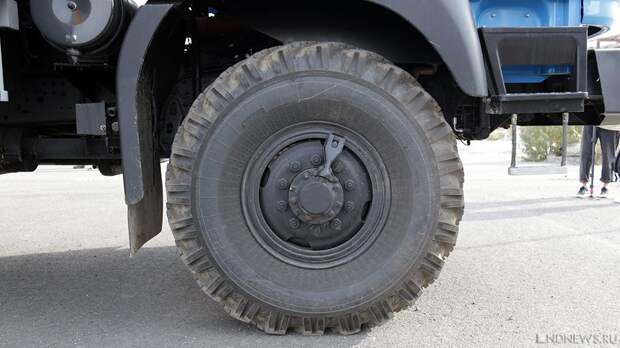 Самосвал раздавил машину с людьми в Белгородской области