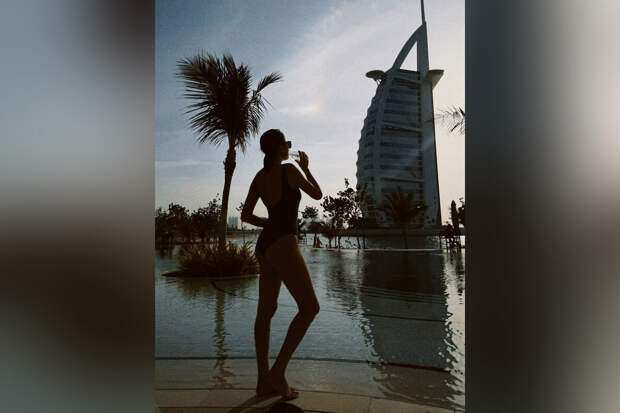 Телеведущая Ирена Понарошку опубликовала фото в купальнике