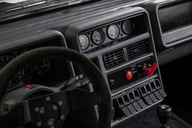 Ультра-редкий гоночный Ford RS200 Evolution из 1980-х