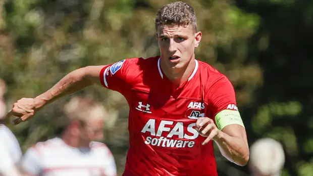 Футболист АЗ Тиль вылетел в Россию