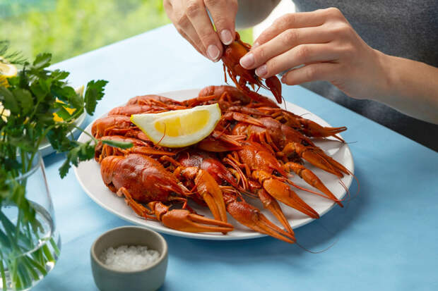 Как правильно чистить и есть раков: пошаговая инструкция