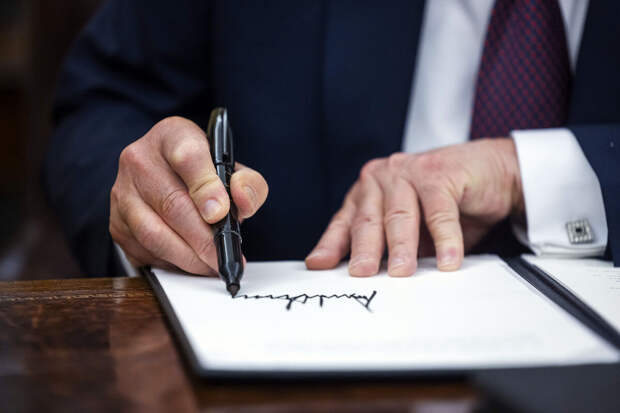 Подпись Трампа появится на долларовых банкнотах США