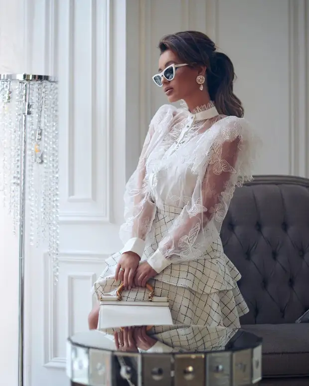 С чем носить прозрачные блузки: основные правила выбора и 11 стильных примеров