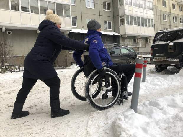 Правозащитница рассказала о страданиях колясочников из-за плохой уборки снега в Петербурге