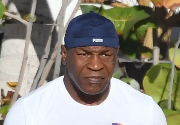 Майк Тайсон избил до крови попутчика в самолете – видео