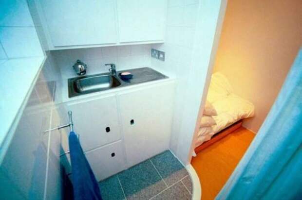 Раковина также имеется, но между ванной комнатой и кладовкой (Ричмонд-авеню, Лондон). | Фото: roomble.com.
