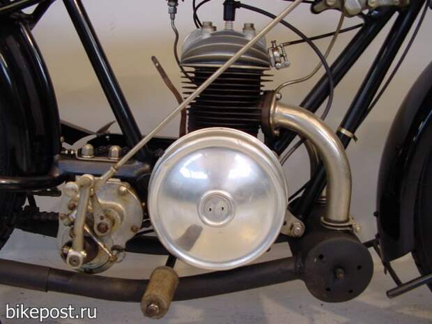 Старинный мотоцикл Monet Goyon RC4 1927