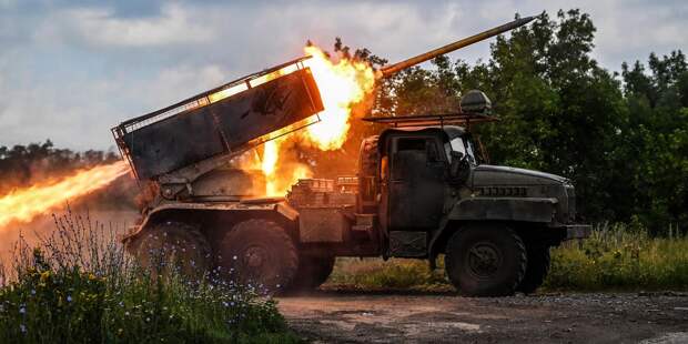 Боевая работа расчета РСЗО Град группировки войск Центр на Красноармейском направлении СВО Боевая работа расчета РСЗО Град группировки войск Центр на Красноармейском направлении СВО - ИноСМИ, 1920, 08.07.2025