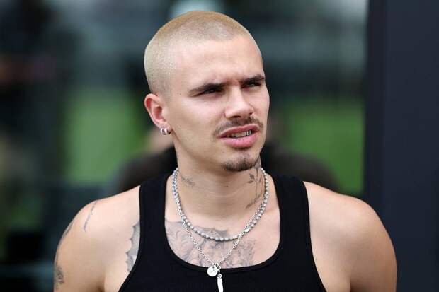 Средний сын Бекхэма показал эротическую татуировку