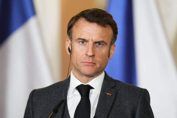 Макрон: Франция не стремится к смене власти в России