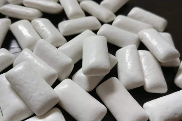 Доктор Ивашков рассказал, как жевательная резинка может помочь от запора