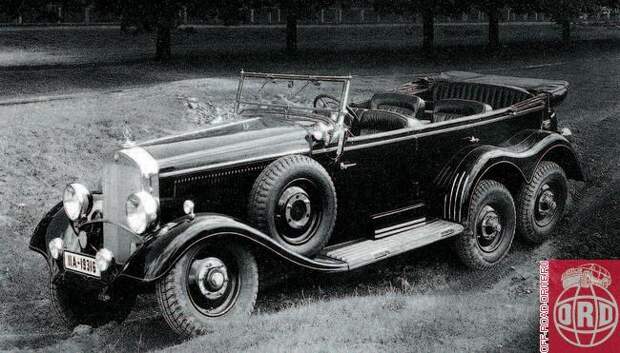 Автомобиль экспериментальной серии во время испытаний. Машину отличали капот и крылья. 1934 год.