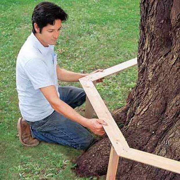 Как построить скамейку под деревом. Идея для дачи