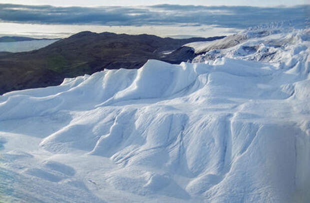 Опасные волны поднимутся над черноморским побережьем Кубани. Где обстановка хуже всего?