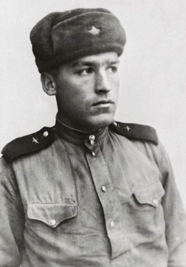 В. С. Черномырдин во время службы в армии 