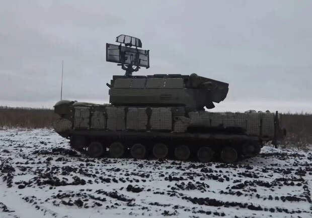 По заявлению Минобороны, средства ПВО отразили очередную попытку Киева атаковать российские регионы БПЛА самолётного типа