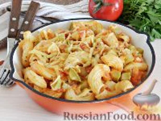 Фото к рецепту: Макароны с кабачками