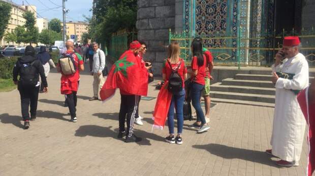 Марокканские болельщики посетили главную мечеть Петербурга