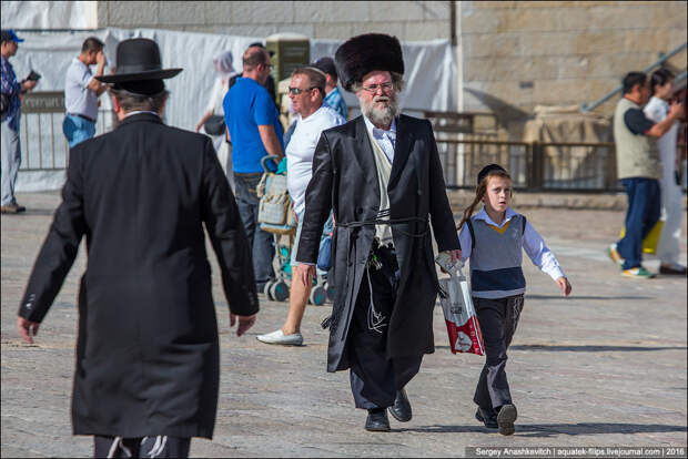 Почему и религиозных евреев такая одежда