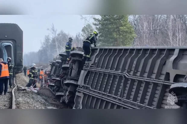 Пассажирам сошедшего с рельсов поезда сделают бесплатный проезд
