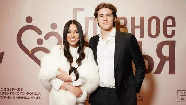 У Дубцовой объявилась новая невестка — зажигает с певицей и жарит мясо ее сыну