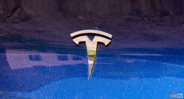 Tesla вносит поправки в небьющееся стекло Cybertruck