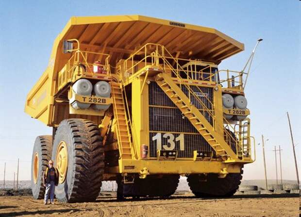 самосвал Liebherr T282B