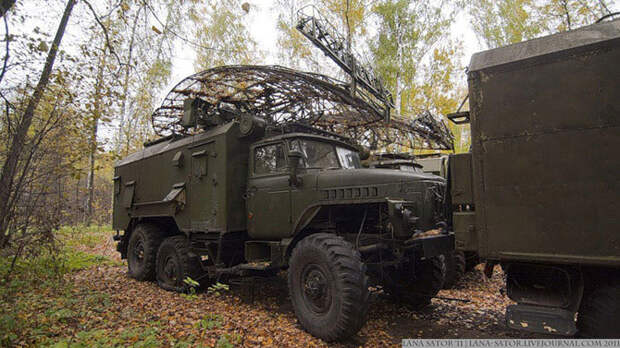 Брошенная военная техника в лесу Брошенная военная техника в лесу