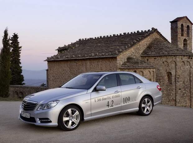 Mercedes-Benz E300 BlueTEC Hybrid едет в Великобританию, чтобы стать самым экономичным E-Class на этом рынке