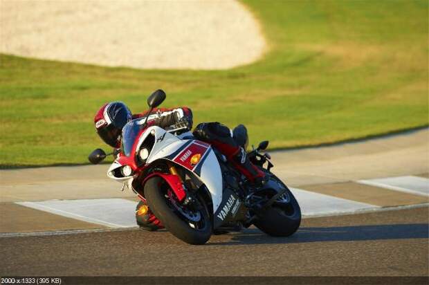 Фотографии спортбайка Yamaha YZF-R1 2012