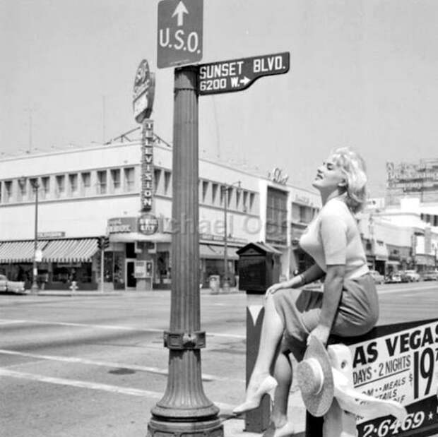 Мода 50-х, когда женщины носили «пули» на груди грудь., девушки, история, факты, фото