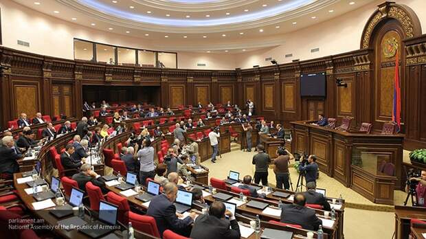 Пашинян идет ва-банк — эксперт о роспуске парламента Армении