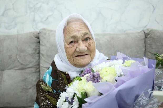 Бөгелмәдә яшәүчене 100 яшьлеге белән котладылар