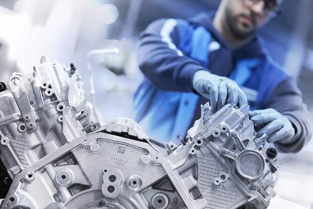 Вот как делают моторы V8 на заводе BMW: точность и красота сборки Вот как делают моторы V8 на заводе BMW: точность и красота сборки
