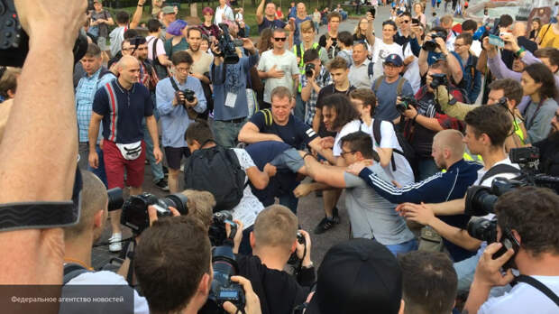 Политолог заявил, что западные фонды могли иметь причастность к летним митингам в Москве