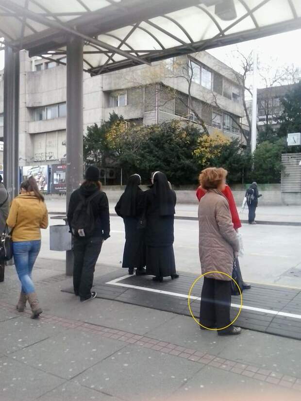 Призрак на автобусной остановке