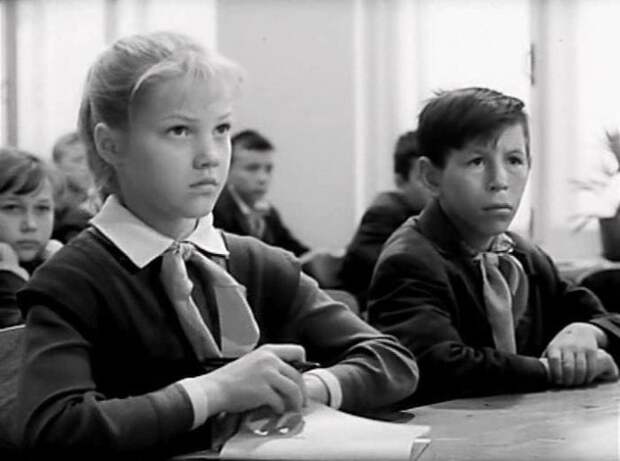 Кадр из фильма *Звонят, откройте дверь*, 1965 | Фото: kino-teatr.ru Кадр из фильма *Звонят, откройте дверь*, 1965 | Фото: kino-teatr.ru