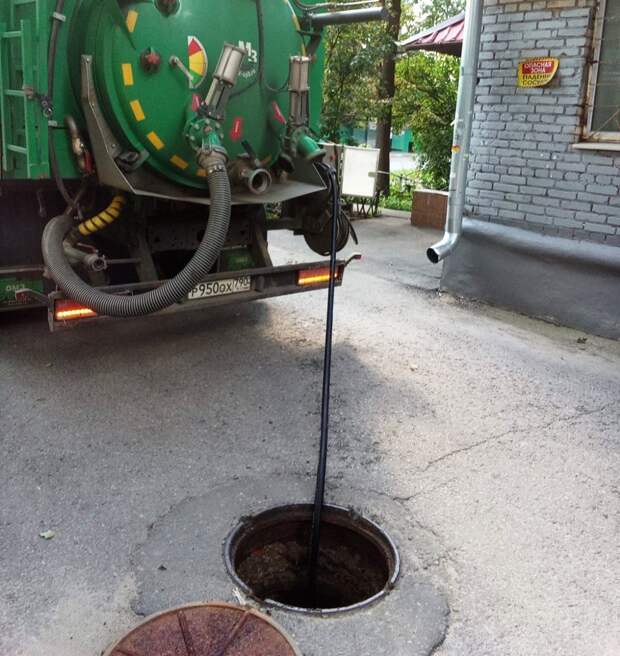 В подмосковном Пушкинском в усиленном режиме устраняют последствия ливневых дождей В подмосковном Пушкинском в усиленном режиме устраняют последствия ливневых дождей