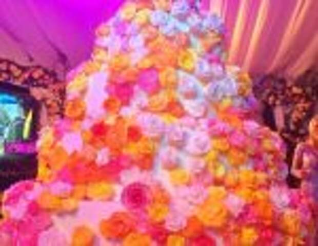 Свадебный торт Оболенцевой и Исхакова. Фото: социальные сети