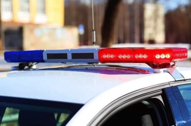 В Бурятии школьница на авто врезалась в забор, пытаясь скрыться от полиции