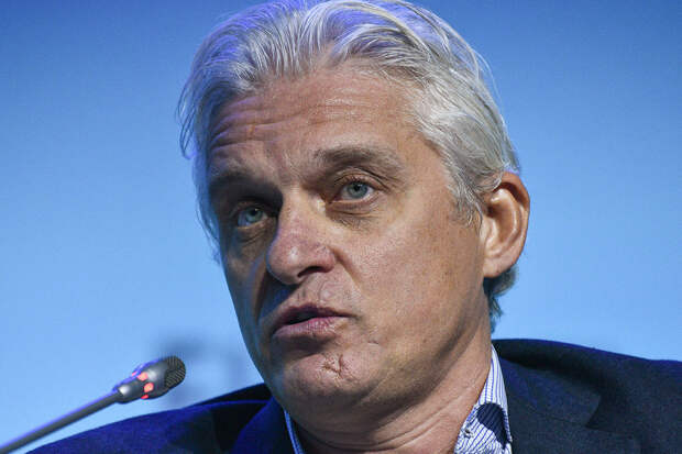 РИА: яхта Тинькова простояла в Гренландии полгода, пока он катался на лыжах