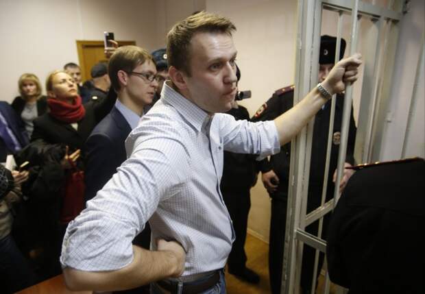 Ну что, Навальный, домечтался? Получи: Медведев подал в суд.