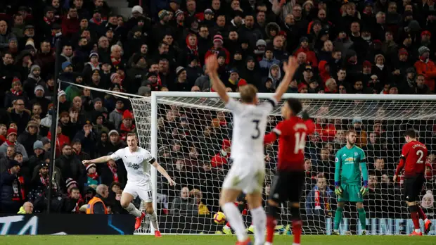 «Манчестер Юнайтед» ушел от поражения в матче АПЛ с «Бёрнли», отыгравшись с 0:2 за 11 минут