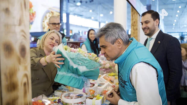 "Новые люди" открыли программу для старшего поколения "Жить по-новому"