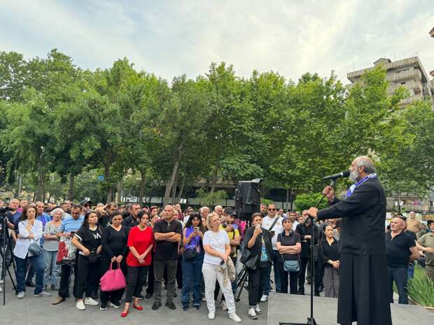 Лидер армянской оппозиции отправляется в Гюмри. Пашинян затаил дыхание
