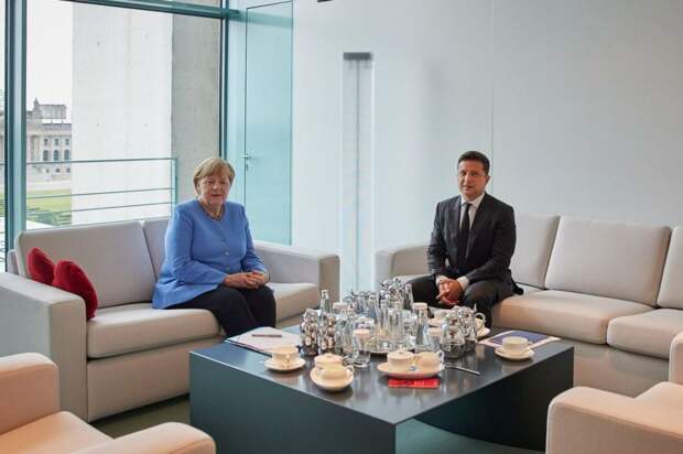 Говорят, Зеленский переубедил Ангелу Меркель по Северному потоку-2